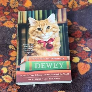 Dewey: The Small-Town Library Cat Who Touched the World
